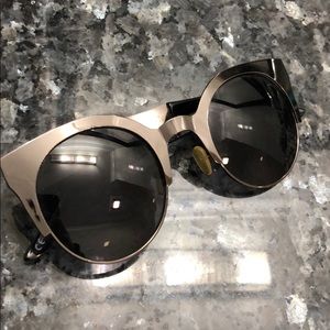 Cat-eye sunglasses